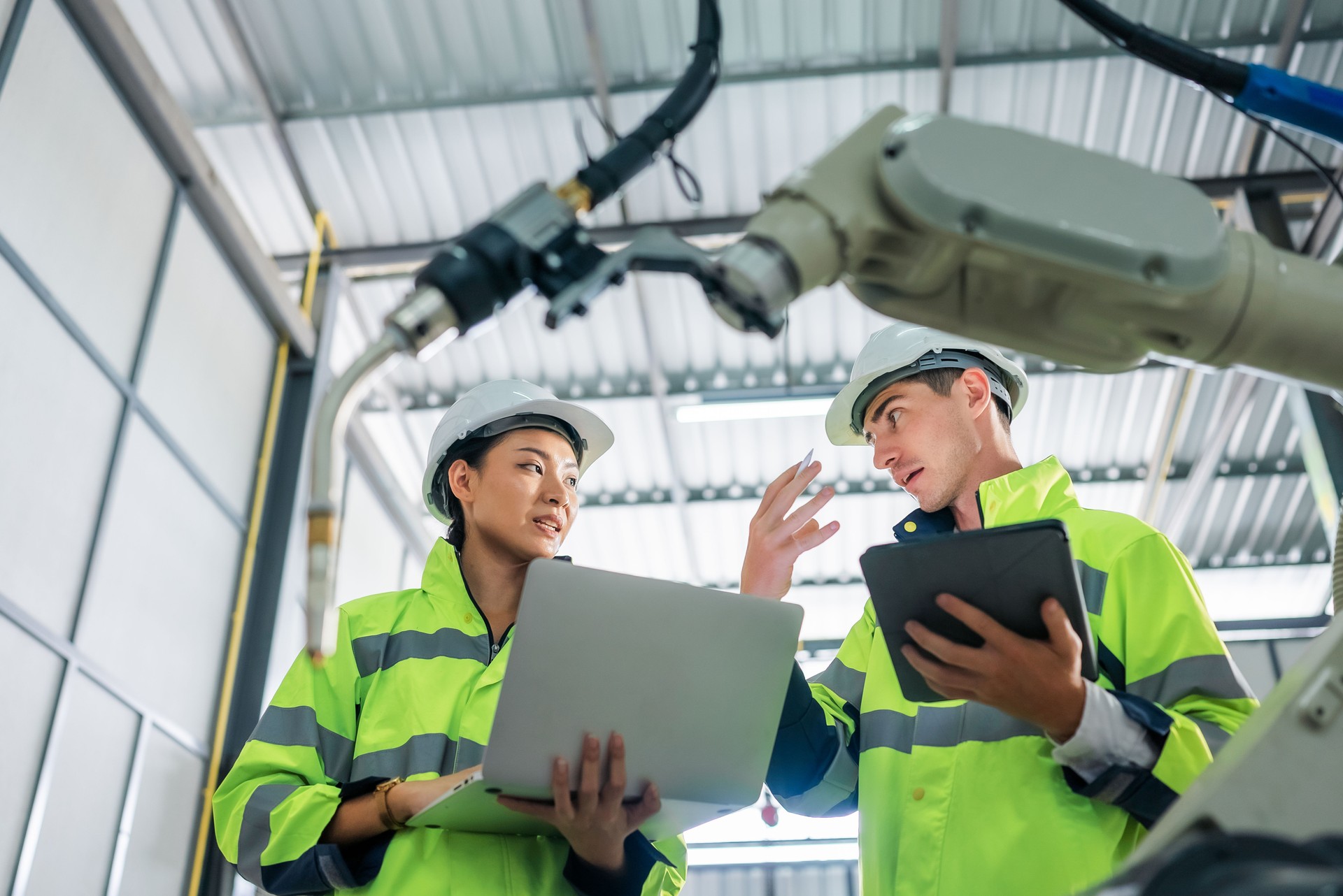 Diversity Professional Engineer training and discussing in Robot Development Plant